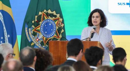 Brasil ampliará oferta de doses contra a dengue em 2025, diz ministra