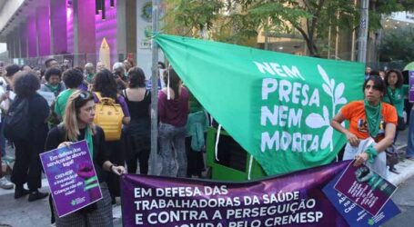 Manifestantes em São Paulo acusam Cremesp de criminalizar aborto legal