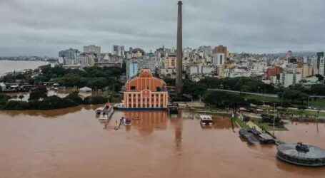 Uruguai envia helicóptero para ajudar nos resgates no Rio Grande do Sul