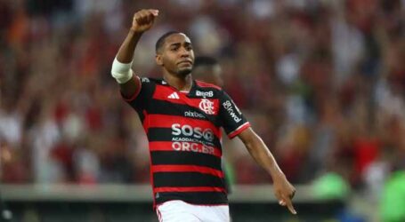 Flamengo vence Corinthians no Maracanã
