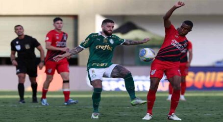 Athletico-PR vence o Palmeiras e retoma liderança do Brasileirão