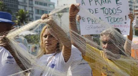 Manifestantes protestaram contra PEC das Praias na orla do Rio de Janeiro