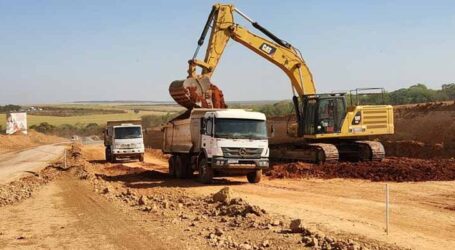 Obras de pavimentação de trecho da rodovia MG-060 entre Papagaios e Pompéu entram na reta final