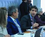 Apostadores brasileiros destinam até R$ 30 bilhões por mês a bets de apostas online, informa BC