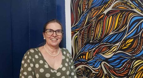 Exposição Cores e Fases em Pará de Minas revela a trajetória sensível e criativa da artista Lisianny Marinho