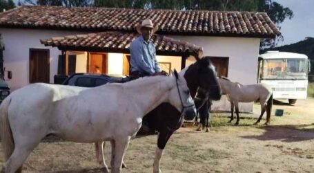 GRNEWS TV: Integrantes da Cavalgada da Fé encontram famílias que os acolhem pelo caminho e outros pousos são espaços alugados