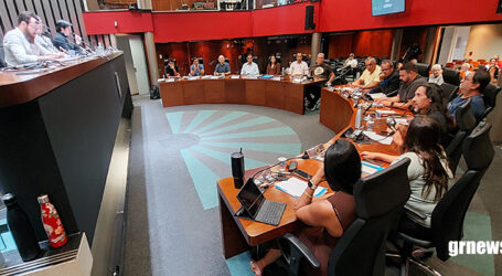 Presidente da Câmara avalia desafios na saúde, sugere conversa com MPMG sobre transporte de pacientes e cobra respeito nas redes sociais