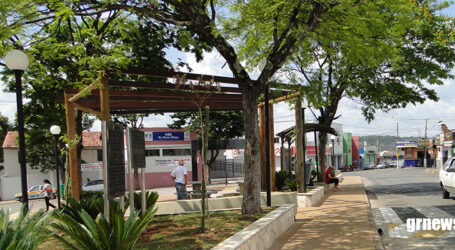 Música nas Praças leva entretenimento aos moradores do Santos Dumont com show sertanejo e deve expandir para outras comunidades de Pará de Minas