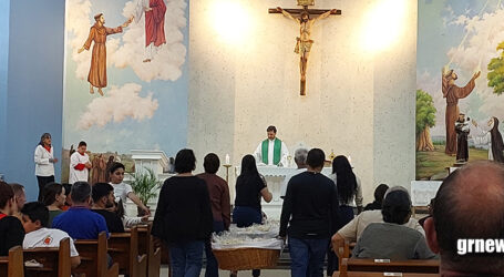 GRNEWS TV: Missa de Santo Antônio mantém viva tradição semanal de fé e bênção dos pães na Matriz de São Francisco em Pará de Minas