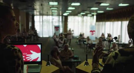 O Homem Mais Feliz do Mundo, premiado em Veneza, chega aos cinemas do Brasil. Assista ao trailer