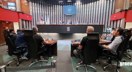 Presidente da Câmara defende diálogo para resolver impasse sobre feriado municipal e projeto que retira salários de servidoras do sindicato