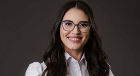 GRNEWS TV: Cantora destaca importância do estudo e da dedicação na formação musical