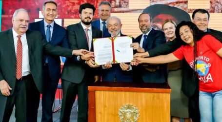 Presidente Lula sanciona lei que garante conta de luz gratuita para famílias de baixa renda