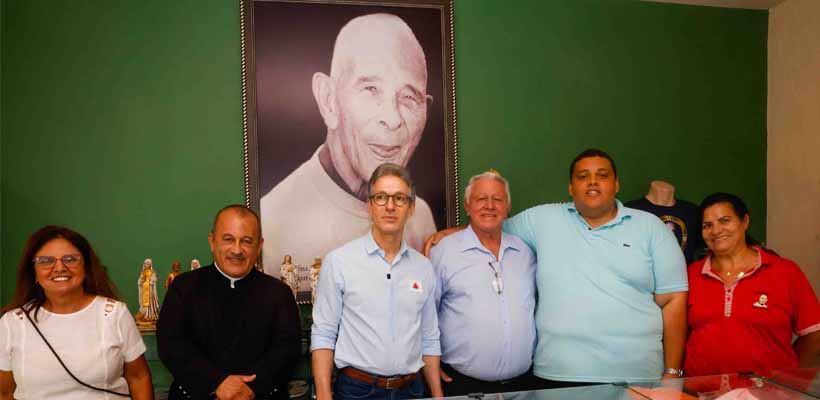 Zema entrega reforma em Florestal, veículos para saúde em Onça de Pitangui e visita matriz onde estão os restos mortais do Padre Libério em Leandro Ferreira