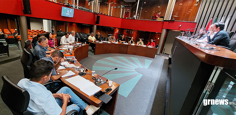 Plano Plurianual é aprovado, mas vereador critica falta de metas e direção para o município de Pará de Minas