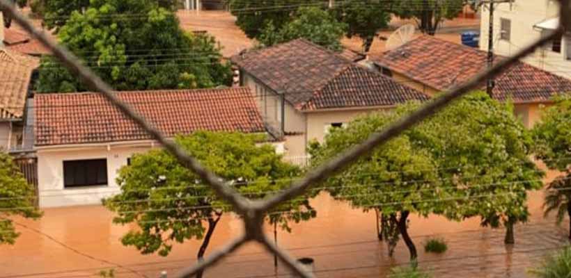 Verão e chuvas: MG intensifica ações de prevenção e orienta sobre cuidados com a saúde