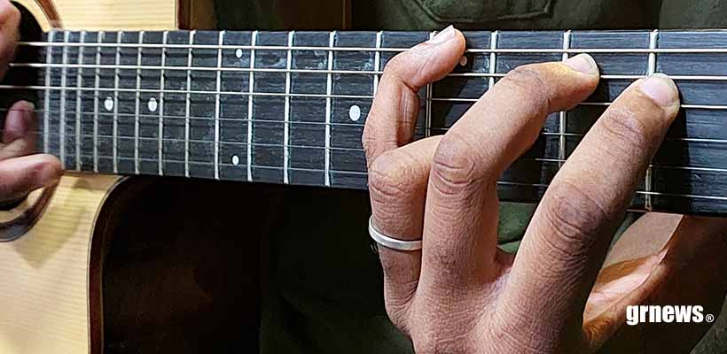 GRNEWS TV: Pedro Augusto mostra potência vocal e passeia pelo country com naturalidade