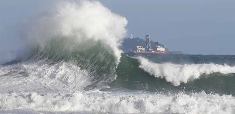 Alerta de ressaca marca o réveillon no litoral do Rio com ondas de até 2,5 metros