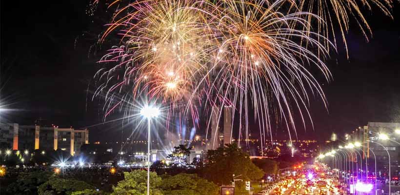 Brilho sem barulho: o desafio de celebrar o Réveillon sem os riscos dos fogos com estampido