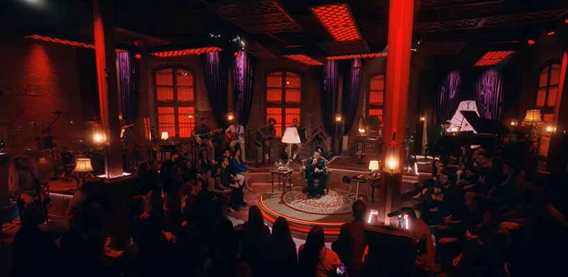 Felipe Araújo abre as portas de sua intimidade em novo projeto discográfico. Assista Estranho de novo