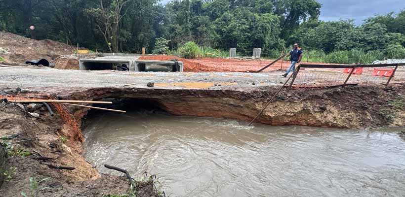 Chuvas intensas provocam interdição de desvio na estrada entre Bom Jesus do Pará e Trindade. Trecho estava em obras para construir ponte