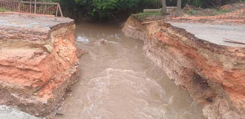 Chuvas exigem ações emergenciais e Prefeitura detalha resposta aos estragos em Pará de Minas. Secretaria mobiliza equipes após temporais