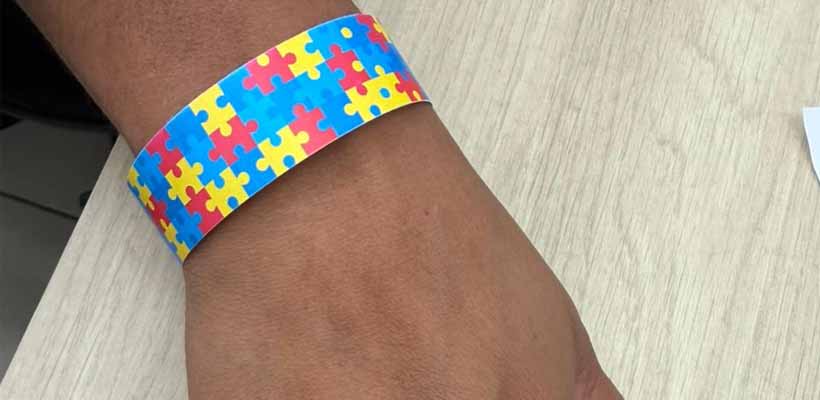 UPA Divinópolis adota pulseira de identificação para qualificar atendimento mais humanizado a pacientes com Transtorno do Espectro Autista