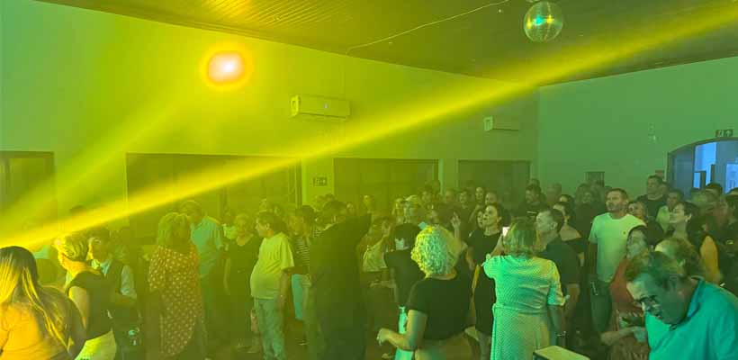 Embalos do Centro Literário promete noite de nostalgia e muita dança. Projeto chega à 7ª edição com clássicos dos anos 70, 80 e 90