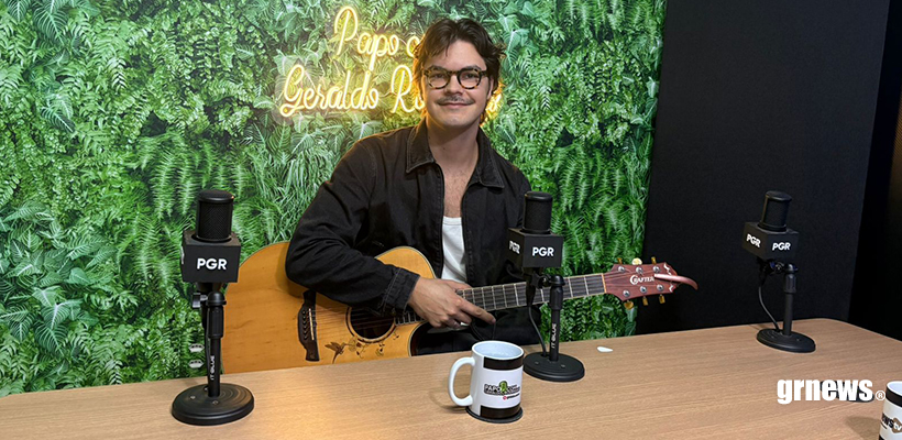 GRNEWS TV: João chaveX emociona ao revelar memórias, trajetória, músicas autorais e novo show Atemporal