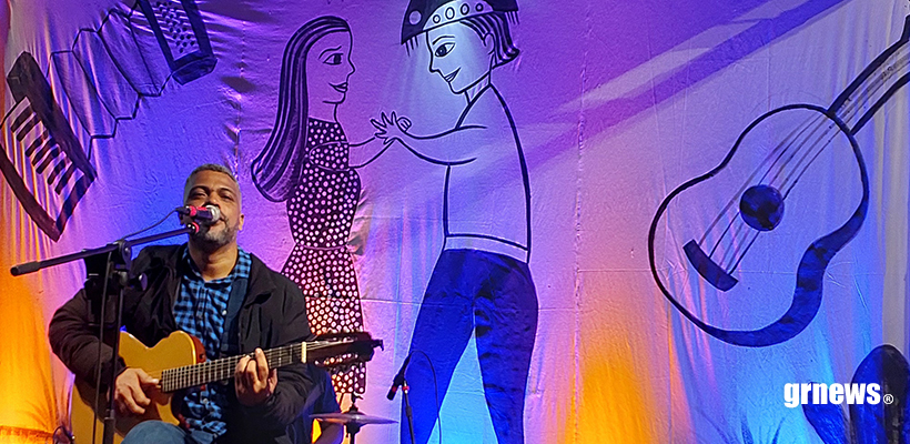 GRNEWS TV: Marcus Ferreira revela detalhes de seu início na música e agenda lotada de apresentações