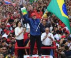 Lula é reeleito para 4º mandato após virada inédita